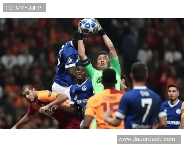 欧冠激战尤文图斯与曼联战平补时进球引发全场狂欢