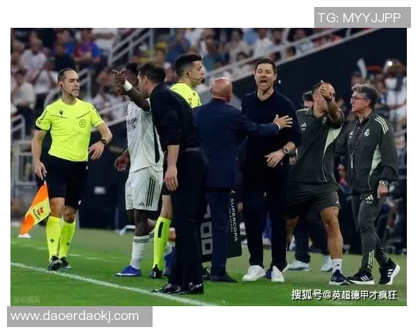 英超精彩对决皇马大胜巴萨红牌事件引发全场热议与激情 英超精彩对决皇马大胜巴萨红牌事件引发全场热议与激情