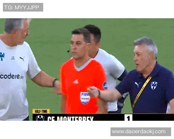 欧联杯激战曼联与国米握手言和神奇扑救引发争议判罚热议